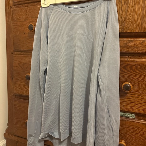 Lululemon basic tees only - Picture 3 of 8